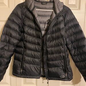 L.L. Bean Women's Ultralight 850 Down Hooded Quilted Packable Puffer Jacket